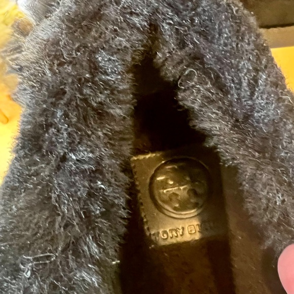 Tory Burch NWOT Aberdeen Black Suede Shearling Bow Logo Slippers - Picture 3 of 5